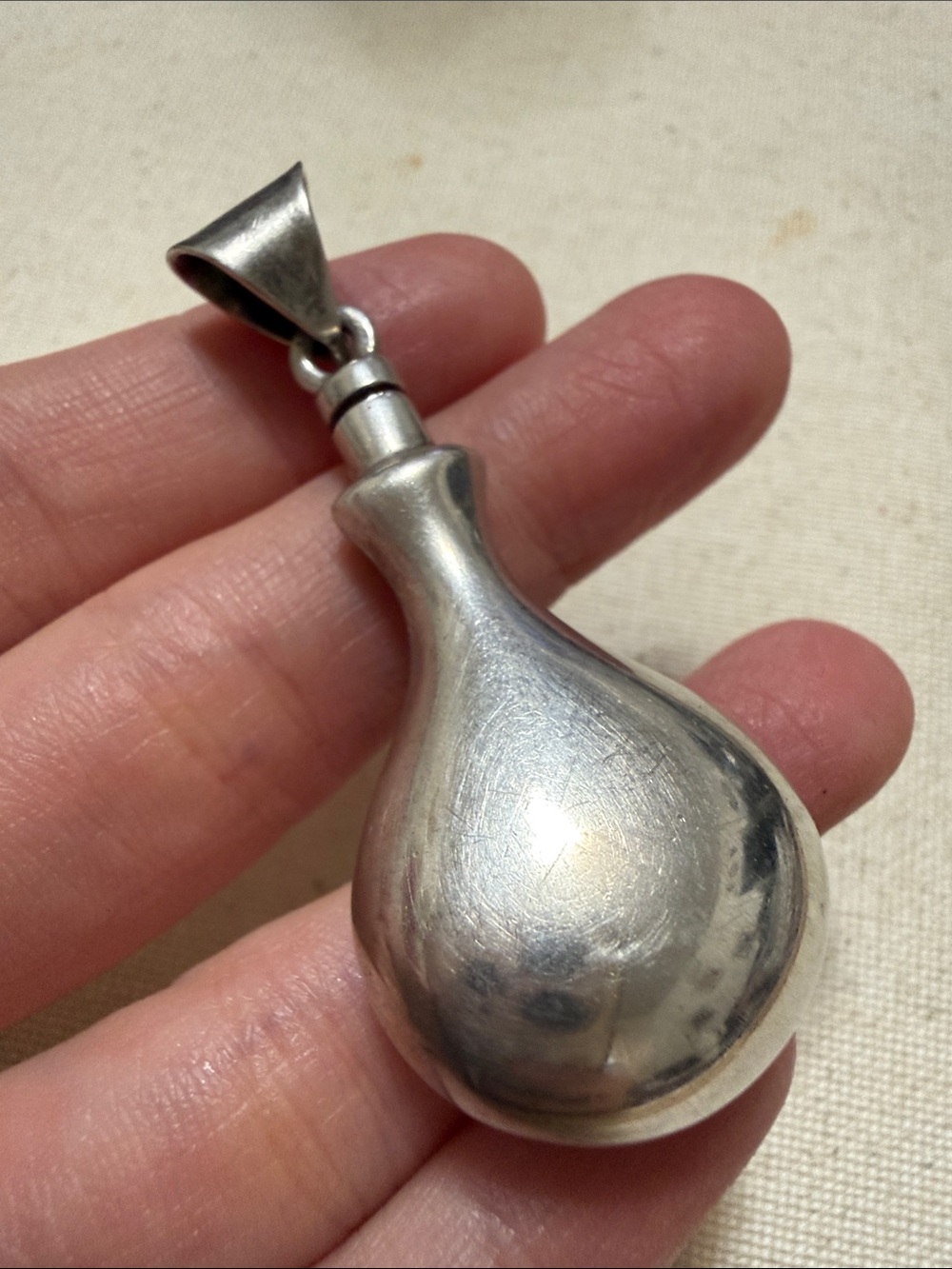 Vintage Sterling Silver925 Teardrop Pendant Necklace Meant to put purfume inside - Picture 2 of 12